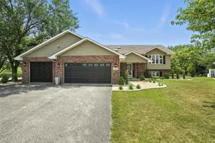 22 Summerhill Dr, Dyer, IN 46311 - Photo 1