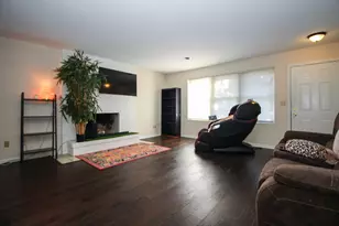417 Hickory St NW, Demotte, IN 46310 - Photo 4