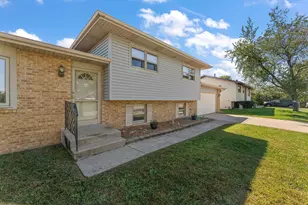 7465 Grant St, Merrillville, IN 46410 - Photo 2