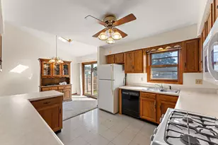 7465 Grant St, Merrillville, IN 46410 - Photo 10