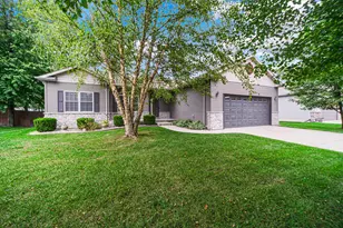211 Trailcreek Dr, Chesterton, IN 46304 - Photo 1