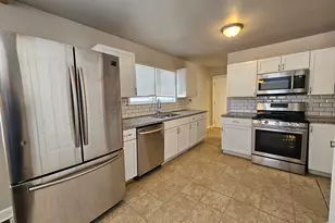 7125 Catherine St, Merrillville, IN 46410 - Photo 4