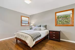 402 Iroquois St, Schererville, IN 46375 - Photo 8