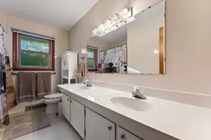 215 N Linda St, Hobart, IN 46342 - Photo 10