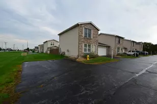 548 Briarwood Dr, Dyer, IN 46311 - Photo 2