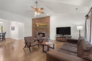 3600 Westbridge Dr, Valparaiso, IN 46383 - Photo 4