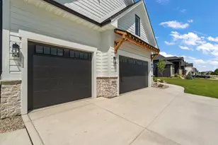 9400 Iris Dr, Saint John, IN 46373 - Photo 6