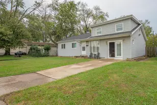 114 E Manor Dr, Griffith, IN 46319 - Photo 4