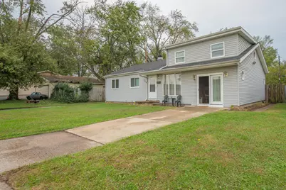 114 E Manor Drive, Griffith, IN 46319 - Photo 2