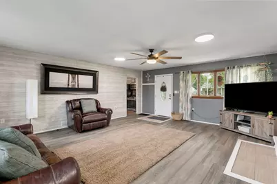 529 W Elm Street, New Carlisle, IN 46552 - Photo 6