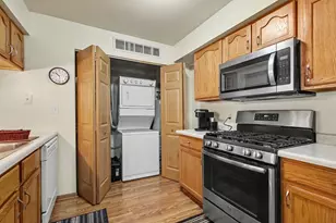 2039 W 75th Pl, Merrillville, IN 46410 - Photo 14