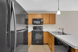 967 Misty Glen Dr, Valparaiso, IN 46385 - Photo 4