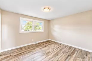 952 Hanover Ln, Dyer, IN 46311 - Photo 12