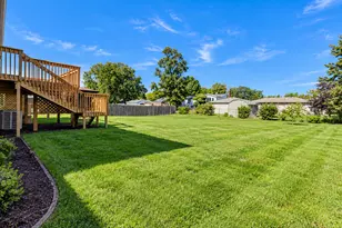 952 Hanover Ln, Dyer, IN 46311 - Photo 2