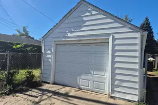 561 W Taft St, Gary, IN 46404 - Photo 24