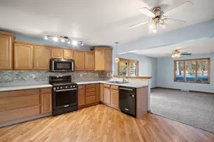 9542 Roosevelt Pl, Crown Point, IN 46307 - Photo 4