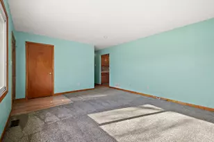 9542 Roosevelt Pl, Crown Point, IN 46307 - Photo 8