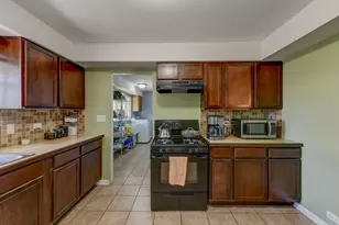 5560 Van Buren St, Merrillville, IN 46410 - Photo 10