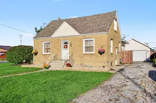 419 N Wisconsin St, Hobart, IN 46342 - Photo 2