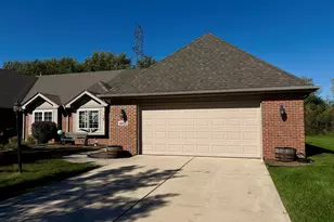 6870 Avocet Cir, Hobart, IN 46342 - Photo 2
