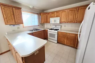 11538 Homestead Village Ct, Saint John, IN 46373 - Photo 10
