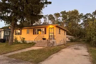 571 Dallas St, Gary, IN 46406 - Photo 2