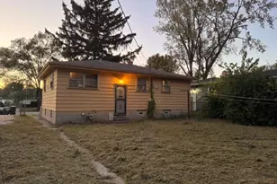 571 Dallas St, Gary, IN 46406 - Photo 4