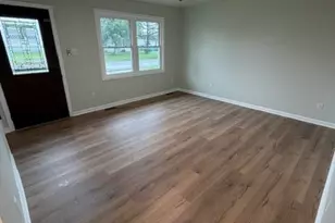 394 Sandalwood Dr, Valparaiso, IN 46385 - Photo 8