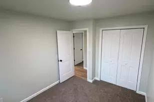 394 Sandalwood Dr, Valparaiso, IN 46385 - Photo 4