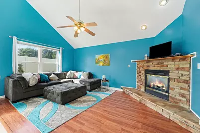452 Edgewater Drive, Hobart, IN 46342 - Photo 4