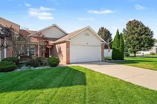 452 Edgewater Dr, Hobart, IN 46342 - Photo 2