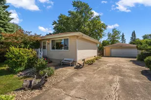423 Stratford Ln, Schererville, IN 46375 - Photo 2