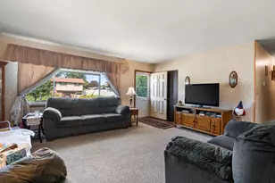 423 Stratford Ln, Schererville, IN 46375 - Photo 6