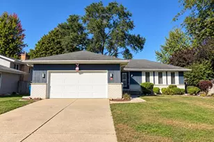 48 Briarwood Dr, Schererville, IN 46375 - Photo 2
