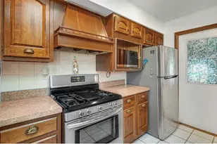 3023 Edgewood St, Portage, IN 46368 - Photo 6