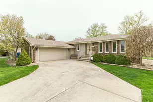 2629 Tulip Tree Ln, Dyer, IN 46311 - Photo 2