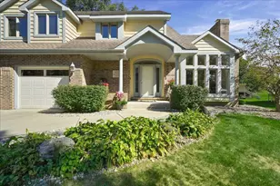 437 Forestwood Dr, Valparaiso, IN 46385 - Photo 4