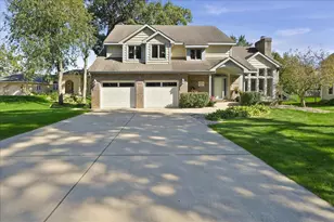 437 Forestwood Dr, Valparaiso, IN 46385 - Photo 2