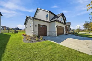 2221 Easton Park Dr, Chesterton, IN 46304 - Photo 2