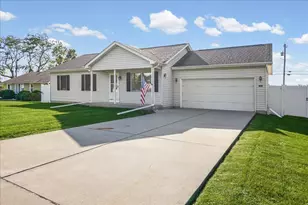 8404 Ellsworth Pl, Merrillville, IN 46410 - Photo 4
