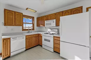 8404 Ellsworth Pl, Merrillville, IN 46410 - Photo 8