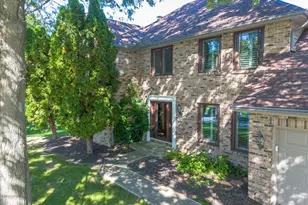 1355 Cypress Creek Ct, Valparaiso, IN 46385 - Photo 2