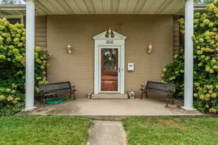 806 N Wheeler St, Griffith, IN 46319 - Photo 2