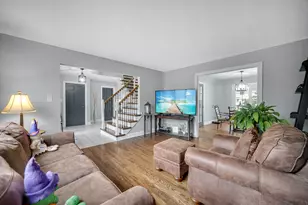 1517 Knighthood Dr, Dyer, IN 46311 - Photo 4