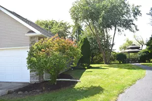 202 Kraus Dr, Valparaiso, IN 46383 - Photo 6