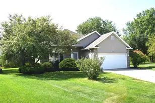 202 Kraus Dr, Valparaiso, IN 46383 - Photo 4