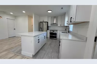 911 E 28th Avenue, Lake Station, IN 46405 - Photo 6