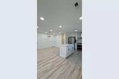 911 E 28th Avenue, Lake Station, IN 46405 - Photo 10
