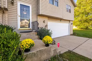 129 Pheasant Run Dr, Hobart, IN 46342 - Photo 4