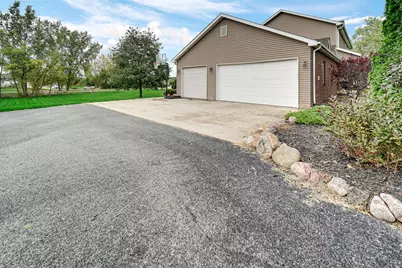 649 Yellowstone Drive, Hebron, IN 46341 - Photo 4